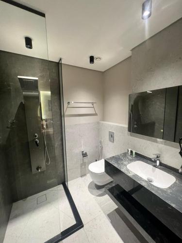 roya downtown boutique hotel