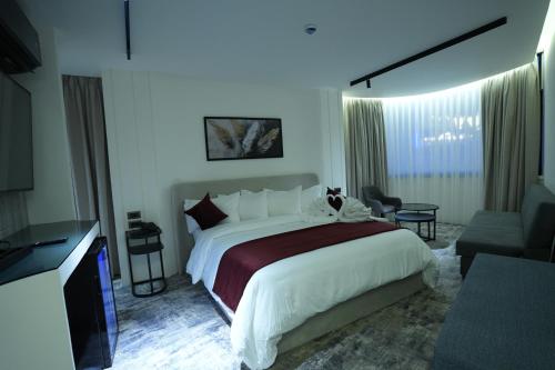 roya downtown boutique hotel