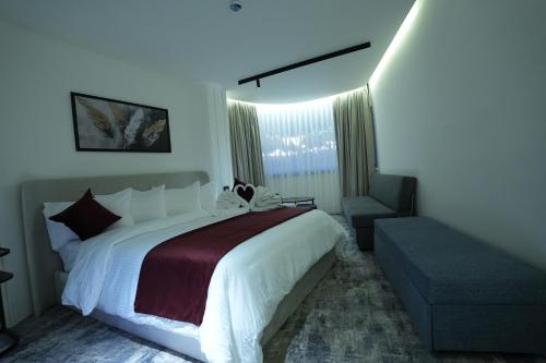 roya downtown boutique hotel
