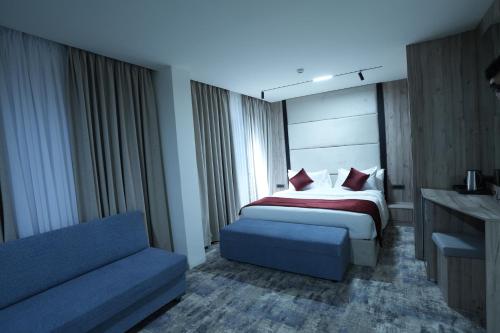 roya downtown boutique hotel