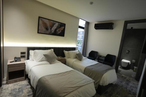 roya downtown boutique hotel