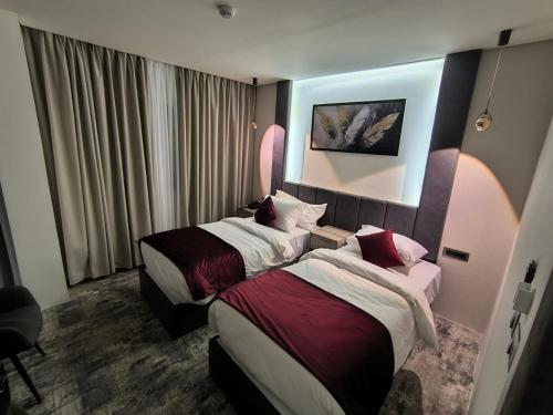 roya downtown boutique hotel