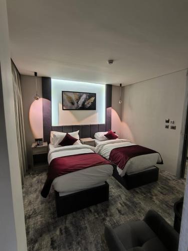 roya downtown boutique hotel