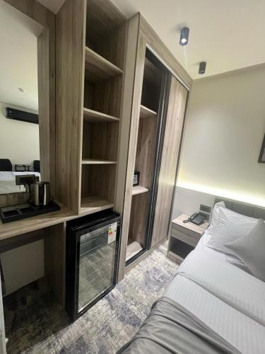 roya downtown boutique hotel