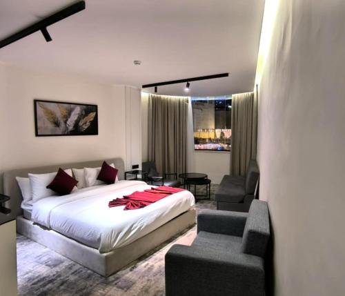 roya downtown boutique hotel