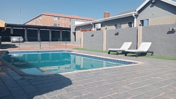 Olu Guest Lodge,,3 star