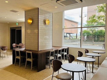 hotel cross base tosu station
