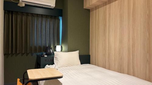 hotel cross base tosu station