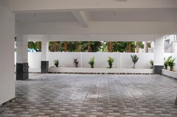 manish suites and service apartments