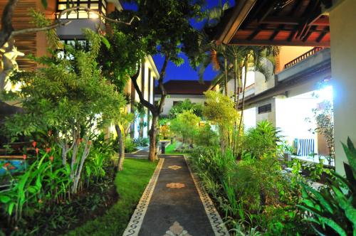 sandat hotel legian