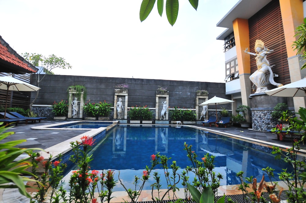 sandat hotel legian