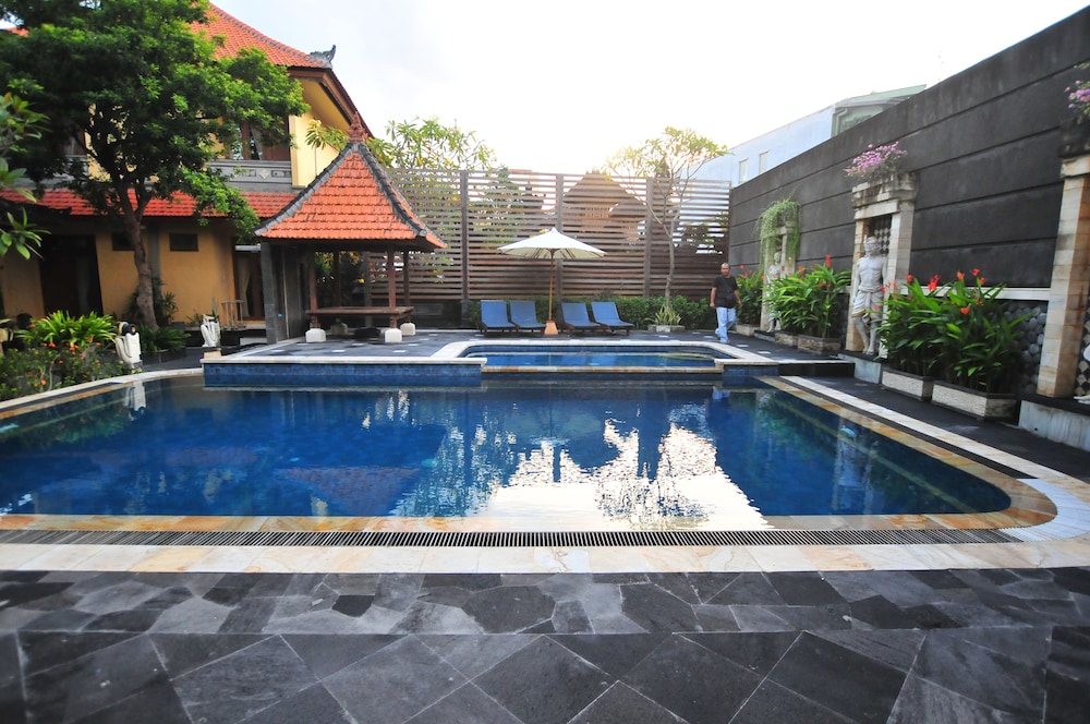 sandat hotel legian