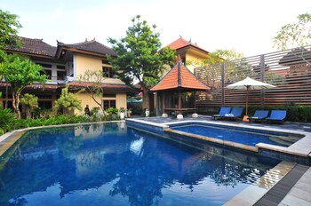 sandat hotel legian
