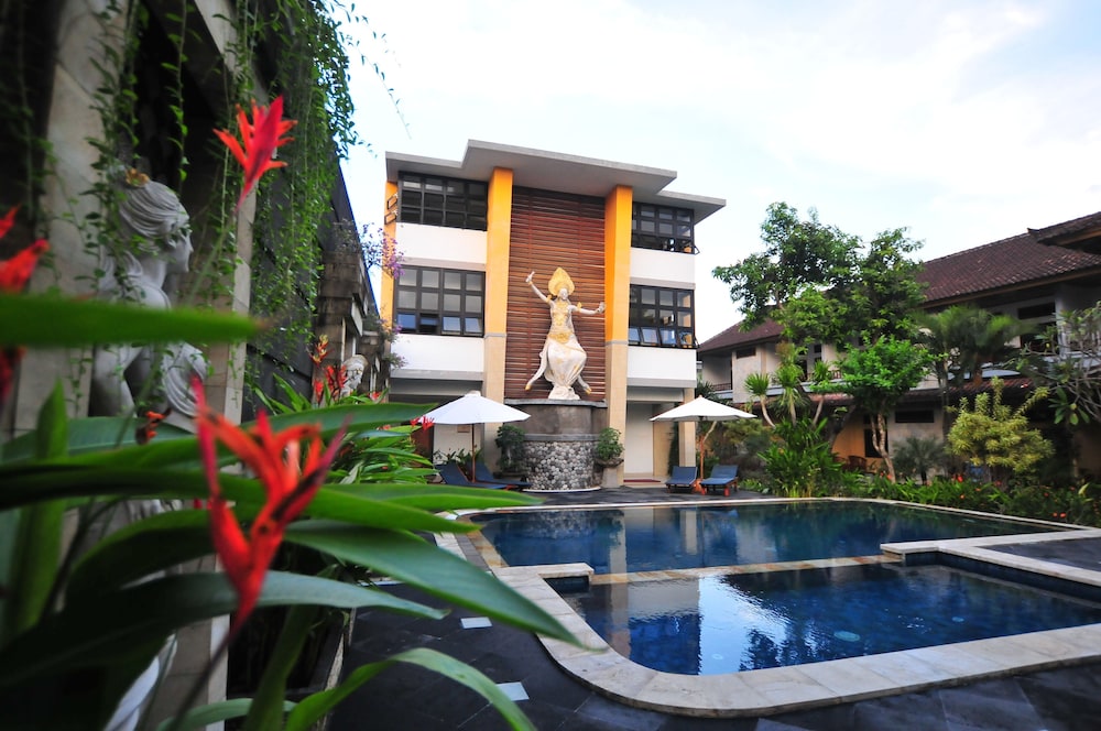 sandat hotel legian