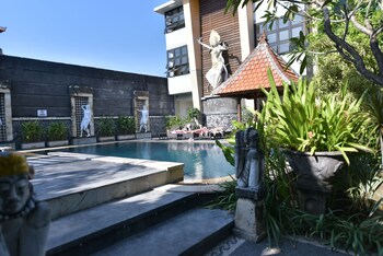 sandat hotel legian