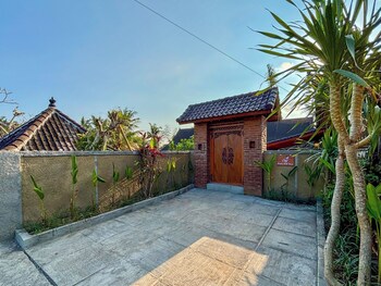 buana sari villas by agata