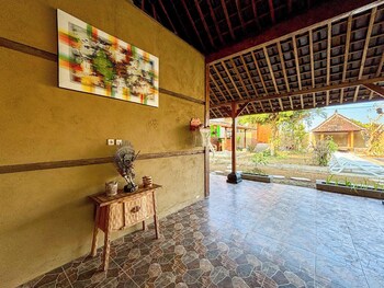 buana sari villas by agata