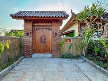 buana sari villas by agata