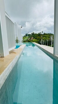 hill jai poolvilla khao kho