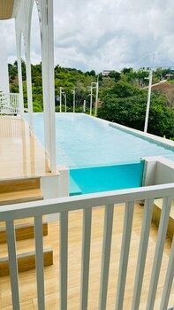 hill jai poolvilla khao kho