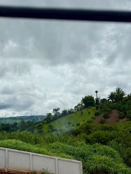 hill jai poolvilla khao kho
