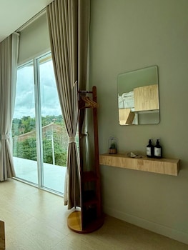 hill jai poolvilla khao kho