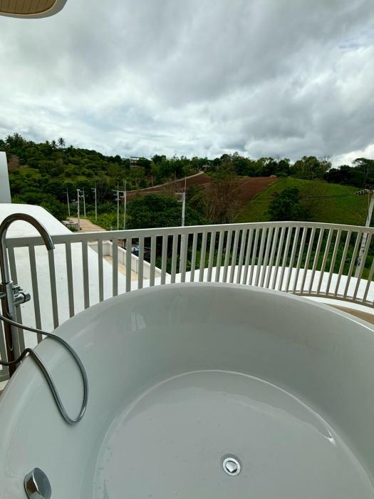 hill jai poolvilla khao kho