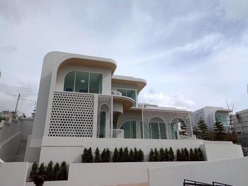 hill jai poolvilla khao kho