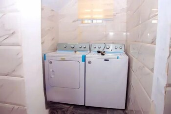 Udenyi Homes,,4 star