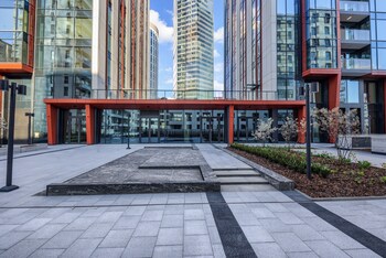 Towarowa Towers Residences,,4 star