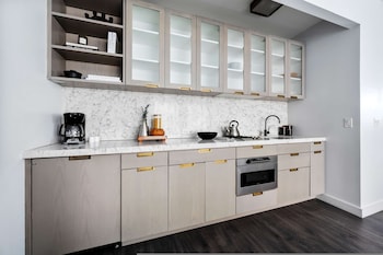 17John: Premier King Studio Apartment,,2 star