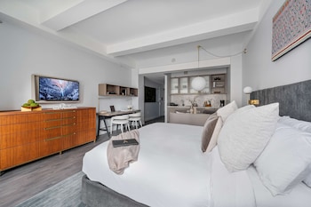 17John: Executive King Studio With Sofa Bed,,2 star