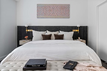 17John: Presidential King Suite With Sofa Bed,,2 star