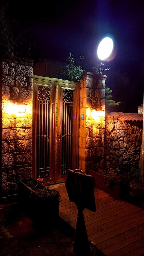 rebetiko hotel