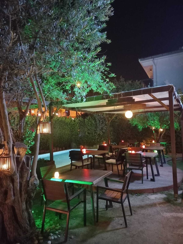 rebetiko hotel