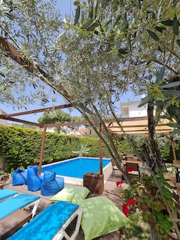 rebetiko hotel