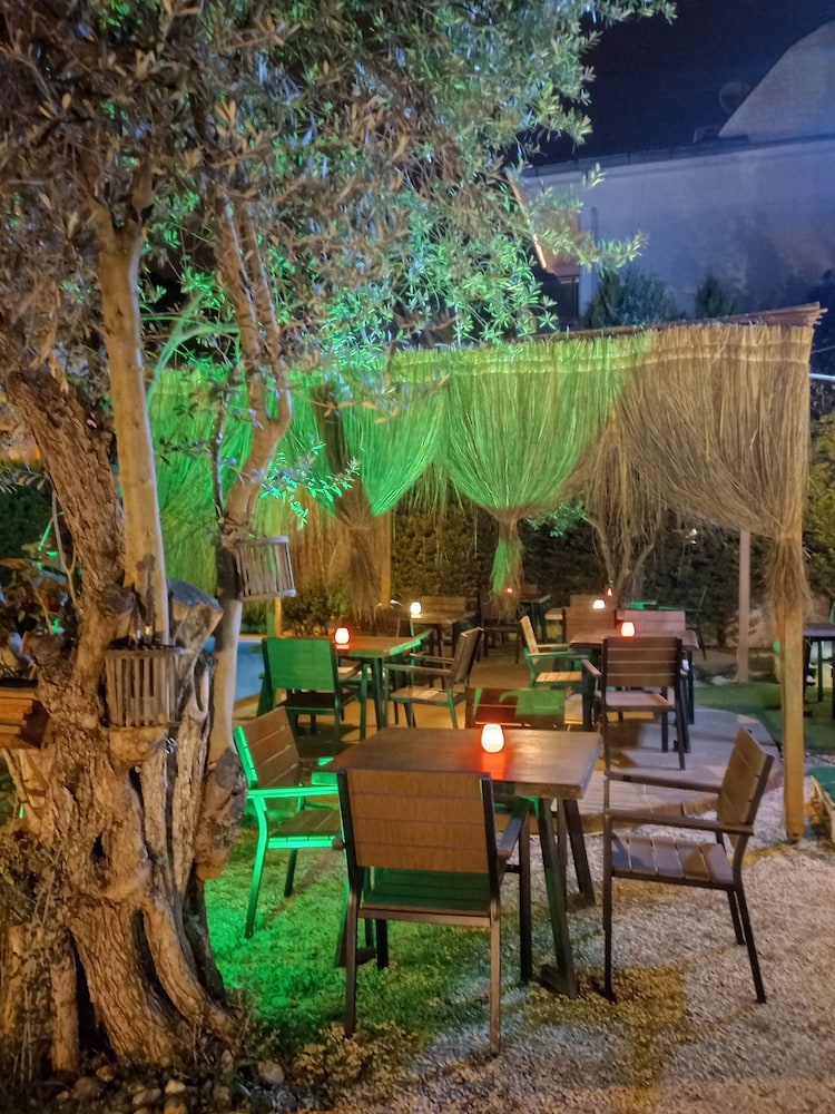 rebetiko hotel