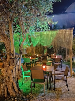 rebetiko hotel