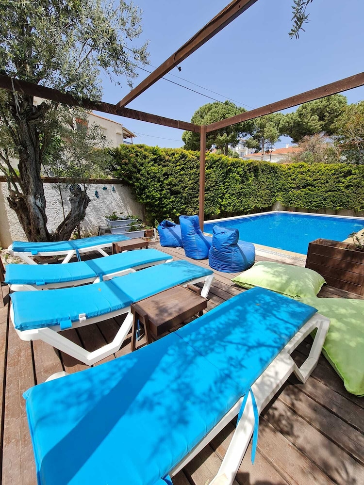 rebetiko hotel