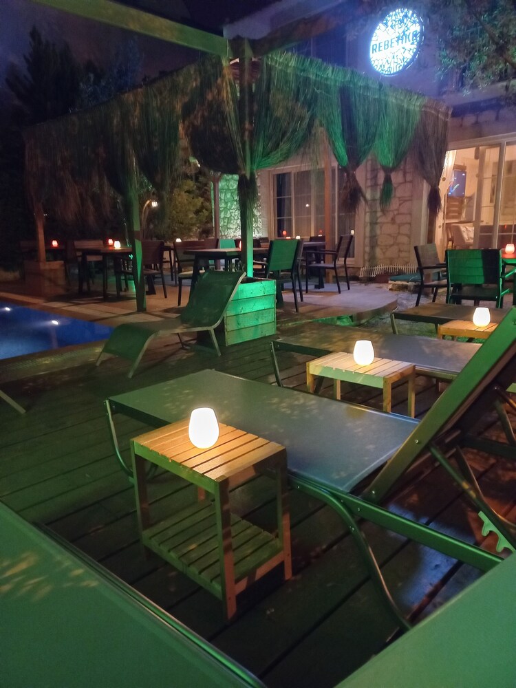 rebetiko hotel