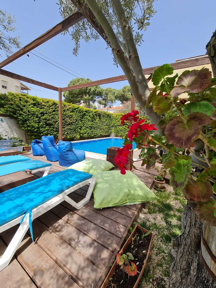 rebetiko hotel