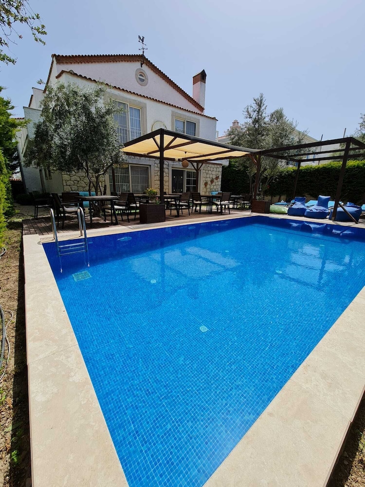 rebetiko hotel