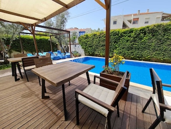 rebetiko hotel