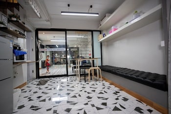 pratunam family house 2