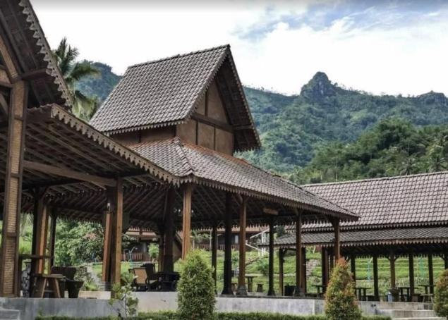 giri tengah resort borobudur