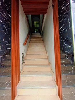 Hostal Paris M&P 3,,4 star