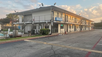 Motel 6 Dallas, Tx – St. Augustine / Hwy 175,,2 star