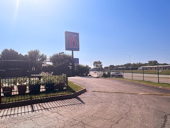 Motel 6 Dallas, Tx – St. Augustine / Hwy 175,,2 star
