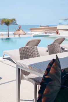 Avenir Armonia Suites,,3 star