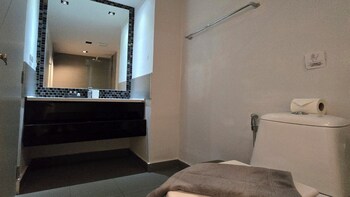 bright and breezy 1br t1 211